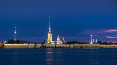 Timelapse St Petersburg, Rusya, özgün Kalesi Peter ve Paul Fortress gece Peter tarafından büyük 1703 ve inşa Domenico Trezzini'nın tasarımlar üzerinden 1706-1740 yılında kurulan.