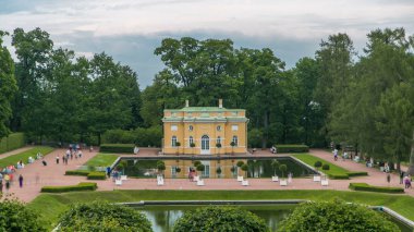 Üstten görünüm ayna gölet Catherine Park ve üst hamam pavilion timelapse. Tsarskoye Selo Puşkin, Saint Petersburg, Rusya Federasyonu