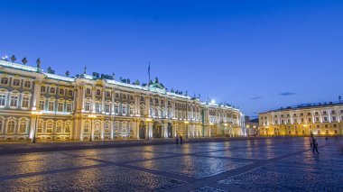 Kışlık Sarayın Saint Petersburg timelapse hyperlapse resmi konutunda 1917 için 1732 gelen Rus hükümdarları. Saray Meydanı
