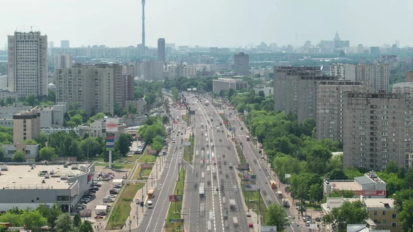 모스크바 러시아 배경에 야로슬라블 고속도로 Ostankino 타워에 높은로 Timelapse 육교에 — 스톡 사진