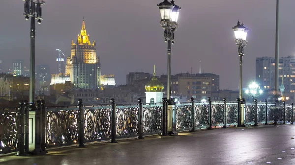 Здание Министерства Внутренних Дел Патриаршего Моста Зимней Ночью Москва Россия — стоковое фото