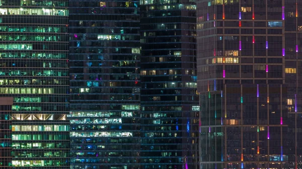 Moderno Edificio Oficinas Con Ventanas Brillantes Por Noche Timelapse Ciudad —  Fotos de Stock