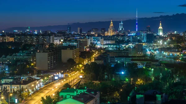 Ostankino 타워와 Timelapse 스탈린 마천루 소통량입니다 모스크바 러시아에서 평면도에서 — 스톡 사진