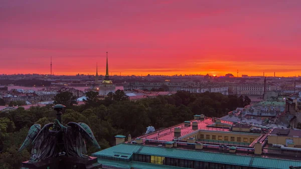 Yağmur Tarihi Isaac Cathedral Timelapse Sütunlu Merkezi Nden Üzerinde Gündoğumu — Stok fotoğraf