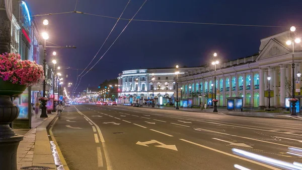 サンクト ペテルブルグ タイムラプスの夜ネフスキー プロスペクトでの動き 道路上のトラフィック — ストック写真