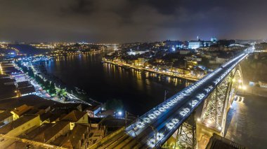 Porto, Portekiz timelapse Dom Luiz bridge 4k ile tarihi şehir gece görüntüsü
