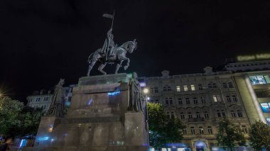 St. Wenceslas heykel gece timelapse hyperlapse, New town Prague, Çek Cumhuriyeti.