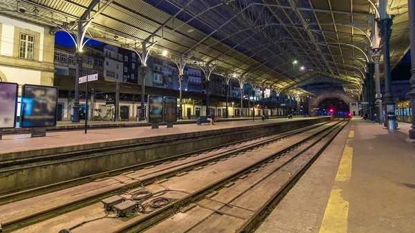 Tog Perronen Sao Bento Station Time Lapse Porto Portugal Bygget - Stock-foto