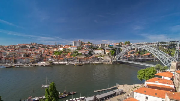 Porto ve dolgu, eski kesiminde Eski renkli evleri Dom Luiz köprü timelapse hyperlapse 4k Douro nehirden üzerinden teleferik kabin görüntülemek