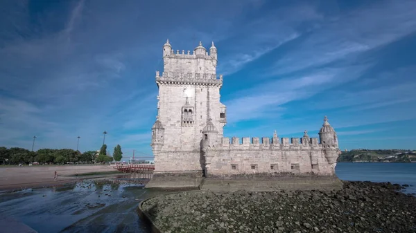 贝伦杜帕拉塔是一个设防的塔位于圣玛丽亚 贝伦杜帕拉的民用教区在里斯本 葡萄牙 Timelapse Hyperlapse 与云彩4K — 图库照片