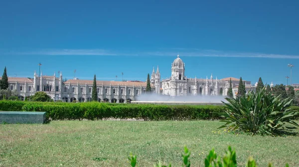 Jerónimos Monastery Nebo Hieronymites Klášter Trávníkem Fontána Nachází Lisabonu Timelapse — Stock fotografie