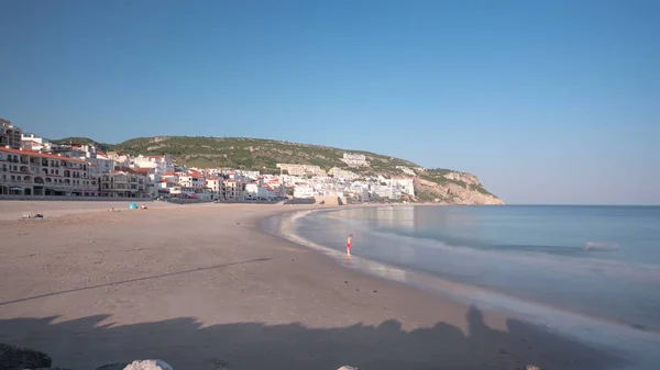 Pláž Mola Malé Městě Sesimbra Portugalsko Panorama Timelapse Hyperlapse Slunečný — Stock fotografie