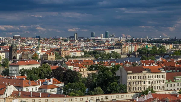 Panorama Cidade Velha Praga Com Telhados Vermelhos Timelapse Famosa Ponte — Fotografia de Stock