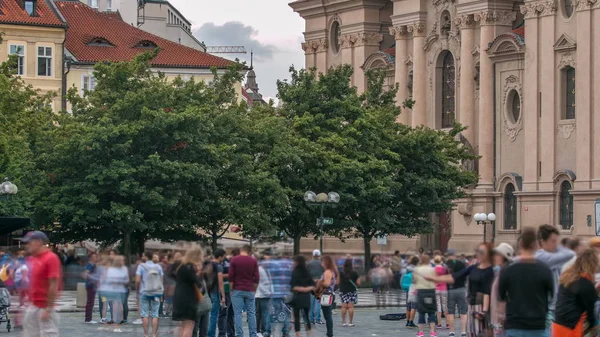 Храму Святого Миколая Позаду Дерева Timelapse Празі Чеська Республіка Люди — стокове фото