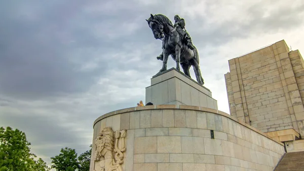 Equestrian Statue of Jan Zizka timelapse hyperlapse at Czech National Museum in Vitkov, Prague. — Stock Photo, Image