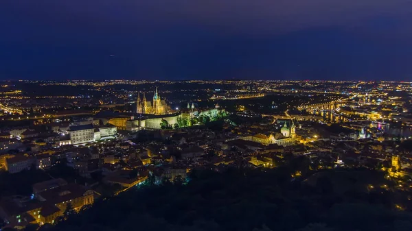 Wspaniała Noc Timelapse Widok Miasta Pragi Zamku Petrin Obserwacji Wieża — Zdjęcie stockowe