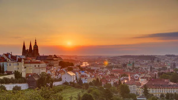 Krásný Pohled Prahy Úsvitu Mlhavé Ráno Timelapse Panoráma Starého Města — Stock fotografie
