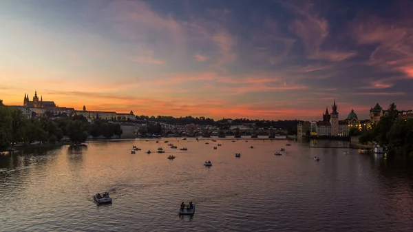 Pohled Město Praha České Republice Čluny Denní Noční Přechod Timelapse — Stock fotografie