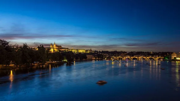 Pohled Město Praha České Republice Čluny Denní Noční Přechod Timelapse — Stock fotografie