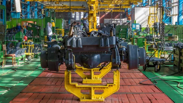 Etapa Montaje Del Transportador Cuerpo Del Tractor Timelapse Fábrica Montaje —  Fotos de Stock