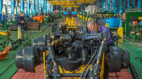 Transportband Montering Steg Kroppen Traktor Fabriken Timelapse Ramar Församling Fendrar — Stockfoto