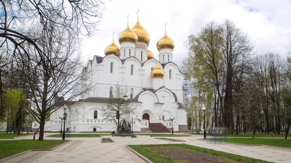 Varsayım Kilise Timelapse Hyperlapse Veya Yaz Yaroslavl Şehir Dormition Katedralde — Stok fotoğraf