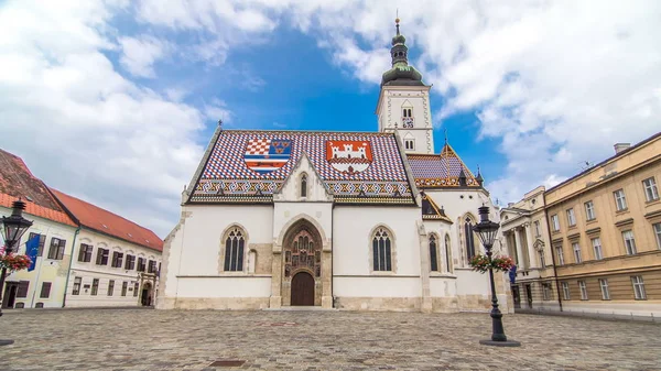 Kościół Świętego Marka Timelapse Hyperlapse Zagrzebiu Budynek Parlamentu Zachmurzone Niebo — Zdjęcie stockowe