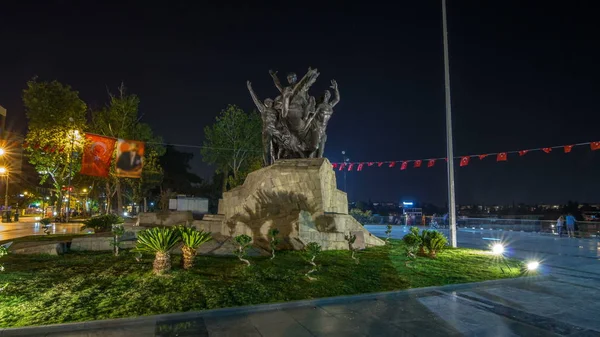 Estatua Ecuestre Ataturk Plaza República Noche Timelapse Hiperlapso Antalya Hierba — Foto de Stock