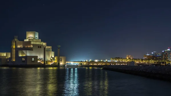 Bellissimo Museo Arte Islamica Illuminato Notte Timelapse Doha Qatar Riflessione — Foto Stock