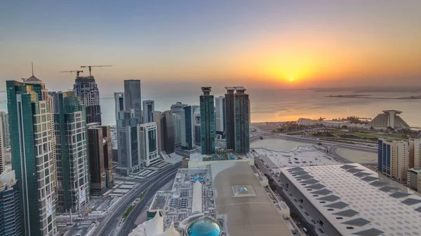 Horizonte West Bay Doha City Center Durante Nascer Sol Timelapse — Fotografia de Stock