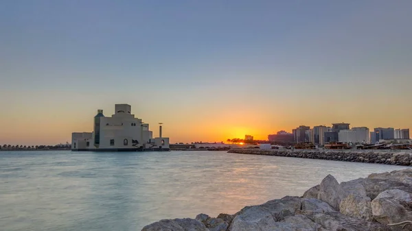 Dohai Kikötőre Áthaladó Hajók Halászati Alatt Napkelte Timelapse Iszlám Művészeti — Stock Fotó