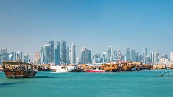 Katar Doha Kentindeki Eski Dhow Limanının Panoramik Bir Görüntüsü Arka — Stok fotoğraf