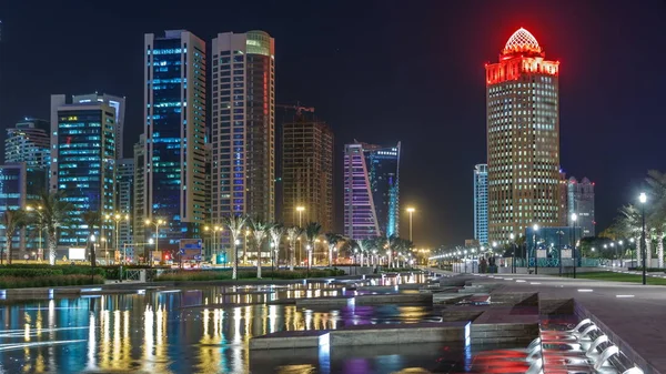 Geceleri Doha Nın Ufuk Çizgisi Yıldızlı Gökyüzü Park Timelapse Katar — Stok fotoğraf