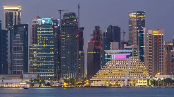 Doha Downtown Skyline Μέρα Νύχτα Χρονικό Διάστημα Μετάβασης Κατάρ Μέση — Φωτογραφία Αρχείου