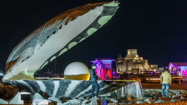 Doha Qatar Circa Jan 2018 Corniche Fountain Featuring Oyster Gigantic — Stock Photo, Image