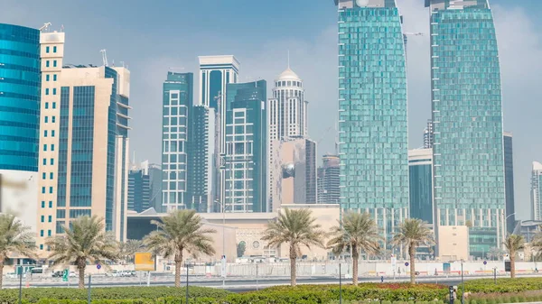 Skyline Doha Seen Park Timelapse Qatar Trees Palms Foreground Mordern — Stock Photo, Image