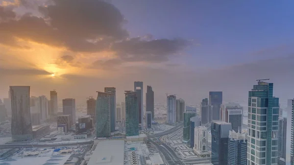 Wolkenkrabbers Bij Zonsondergang Timelapse Skyline Van Commercieel Centrum Van Doha — Stockfoto