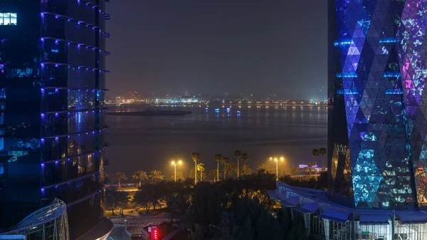 Katar Doha Timelapse Bölgesinin Batı Yakası Aydınlık Modern Gökdelenin Arasındaki — Stok fotoğraf