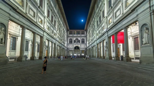 Uffizi Galerisi timelapse hyperlapse. Önde gelen Sanat Müzesi yer alan Piazza della Signoria Merkezi Floransa, Toskana, İtalya bölgesinin bitişik. Gece aydınlatma