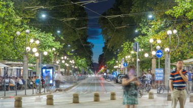 Corso Sempione gece timelapse, nın ana radyal bulvarlarından Milan, Kuzey-Batı Arco della Pace Piazza Sempione görüş burada, gelen yönetmen. Rating arabalar ve tramvay. Yaz akşam güneş battıktan sonra.