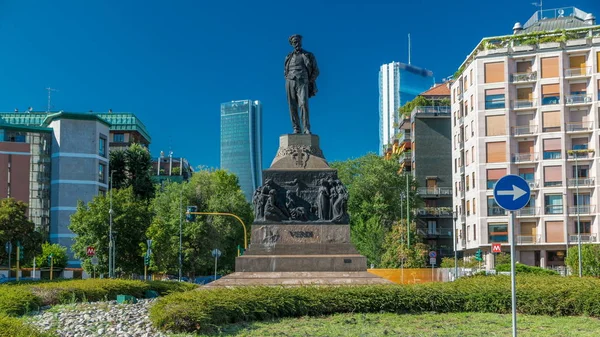 Statue Giuseppe Verdi Devant Casa Verdi Timelapse Milan Italie Trafic — Photo