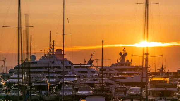 Prachtige Zonsopgang Boven Haven Monaco Timelapse Luxe Jachten Worden Verlicht — Stockfoto