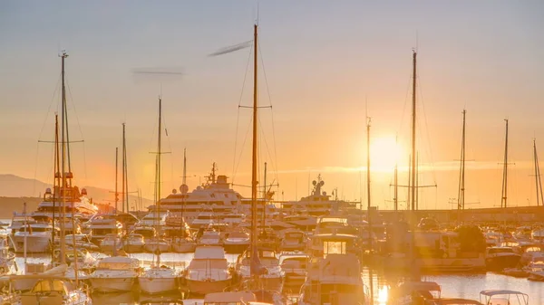 Schöner Sonnenaufgang Über Dem Hafen Von Monaco Zeitraffer Luxusjachten Werden — Stockfoto