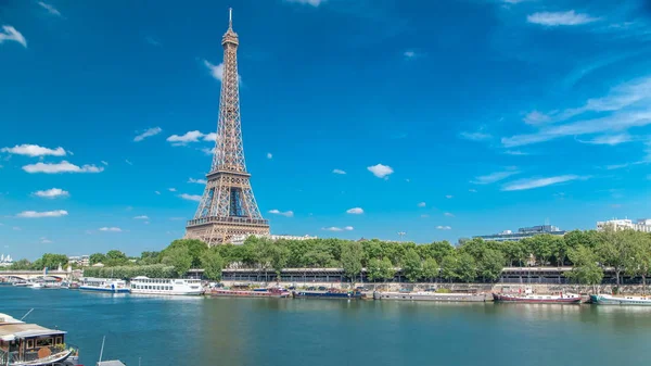 Der Eiffelturm Von Einer Böschung Der Seine Paris Schiff Und — Stockfoto