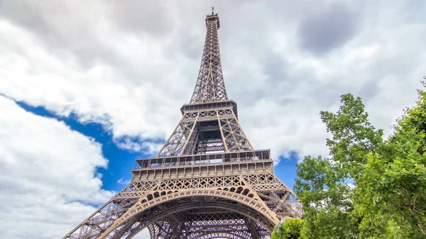 Champ Mars Torre Eiffel Cronometram Hiperlapso Dia Ensolarado Verão Paris — Fotografia de Stock