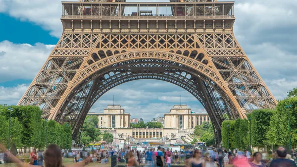 Champ Mars Eiffeltoren Timelapse Een Zonnige Zomerdag Parijs Frankrijk Groene — Stockfoto