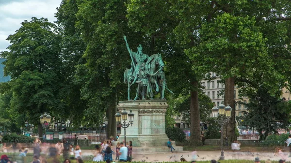 Statua Charlemagne Ses Leudes Timelapse Cathascar Notre Dame Paris Gente — Foto Stock
