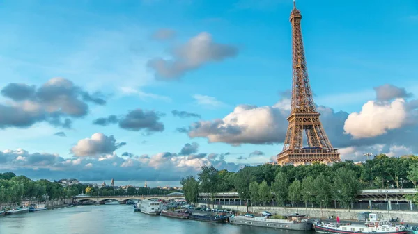 Eiffeltoren Met Boten Avond Timelapse Parijs Frankrijk Uitzicht Vanaf Bir — Stockfoto