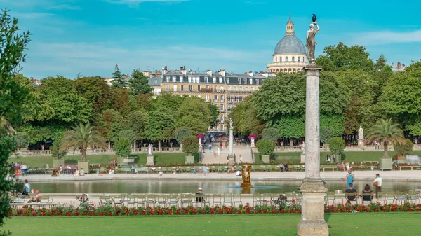 Чудовий Вигляд Люксембурзького Саду Фонтаном Парижі Франція Блакитне Небо Літній — стокове фото