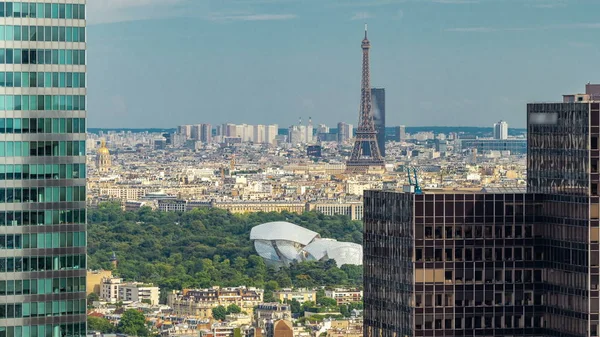 Вид Париж Эйфелеву Башню Открывается Вершины Небоскребов Деловом Районе Парижа — стоковое фото
